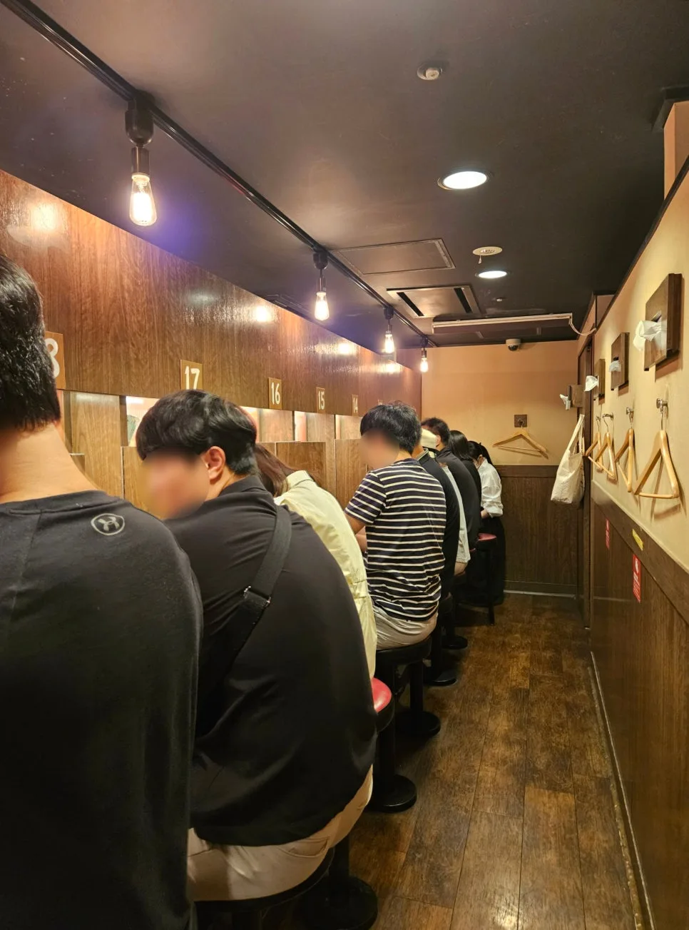 一蘭拉麵博多店座位區