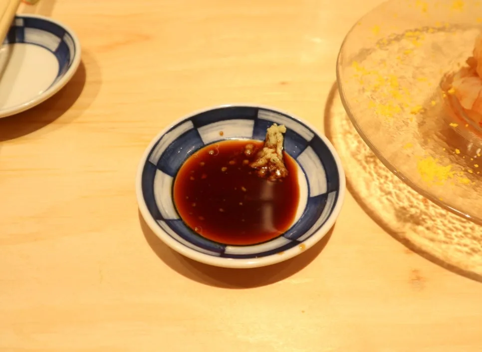 桌上醬油與山葵