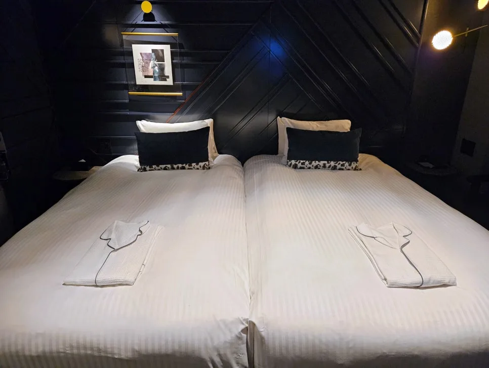 twin beds