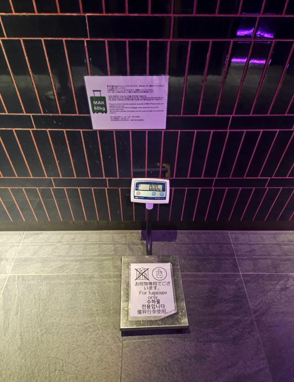 luggage scale and cart