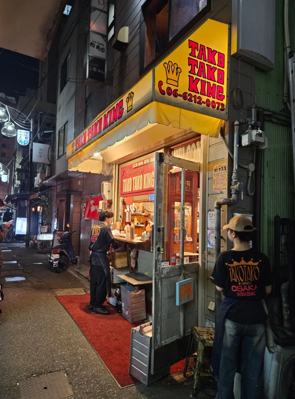 日本大阪道顿堀章鱼烧推荐，Takotako King门店外观