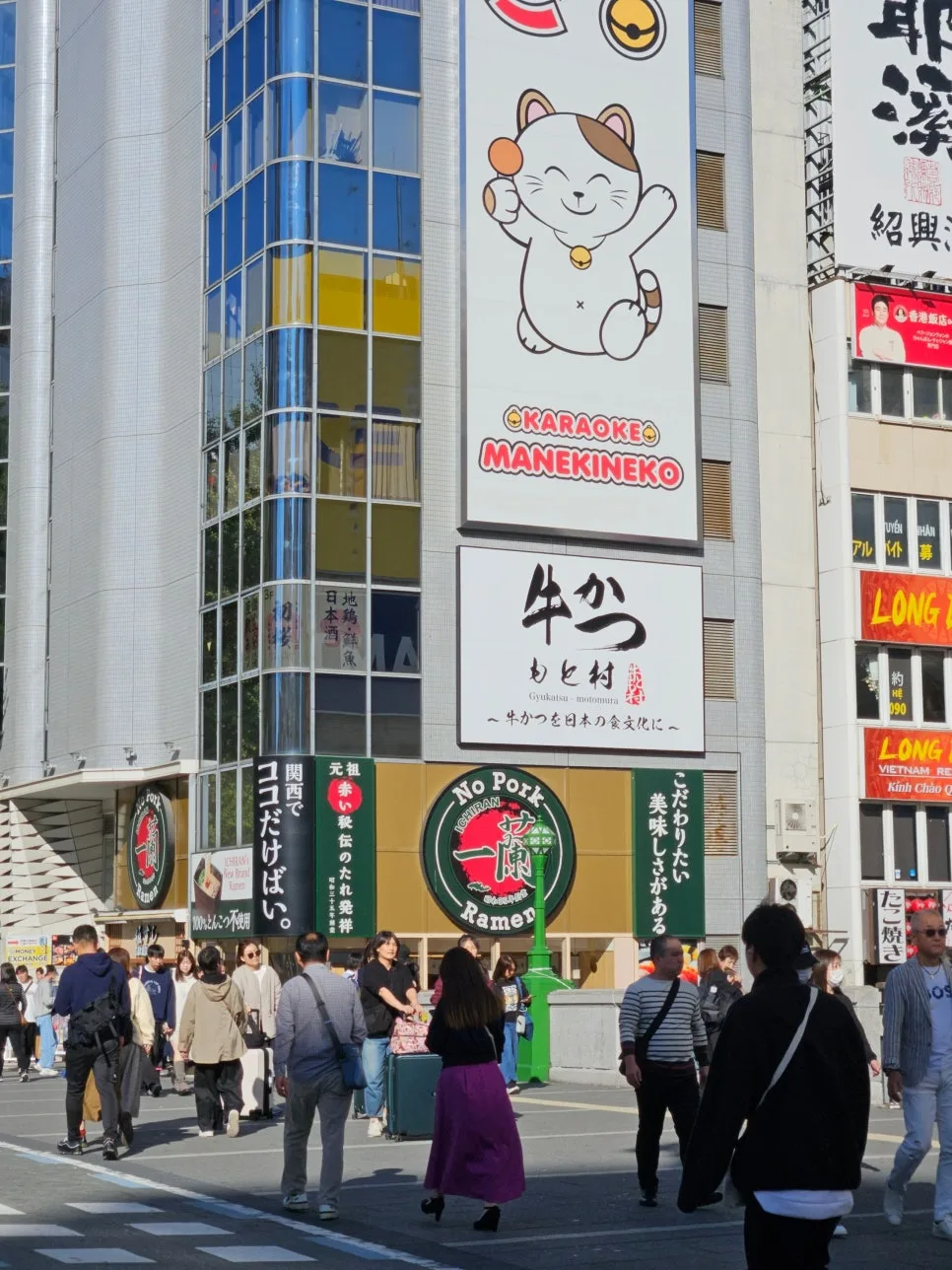 日本大阪道頓堀一蘭拉麵本館別館排隊比較