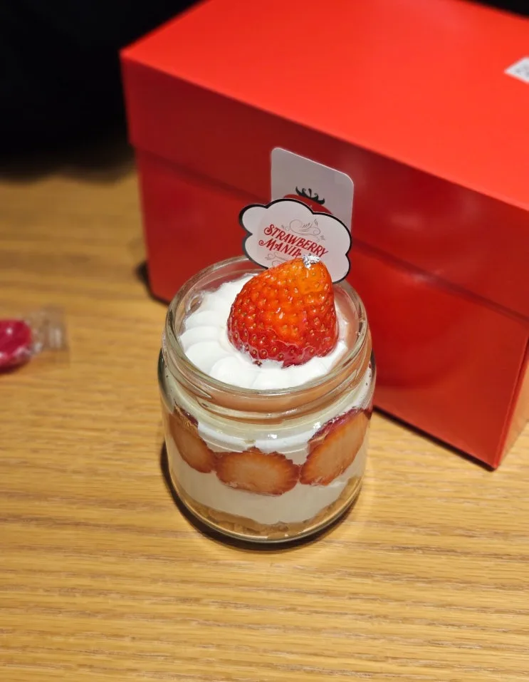 日本大阪道顿堀甜品实测｜Strawberry Mania草莓杯蛋糕和Lord Stow’s蛋挞值得去吗