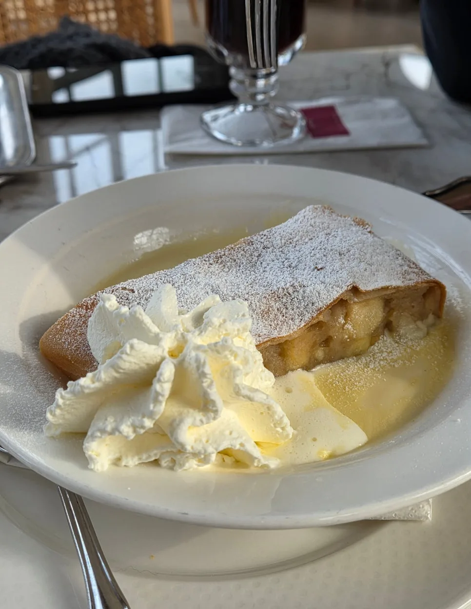 熱咖啡與蘋果捲