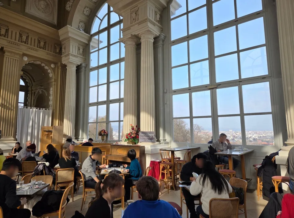 Gloriette 咖啡廳座位區