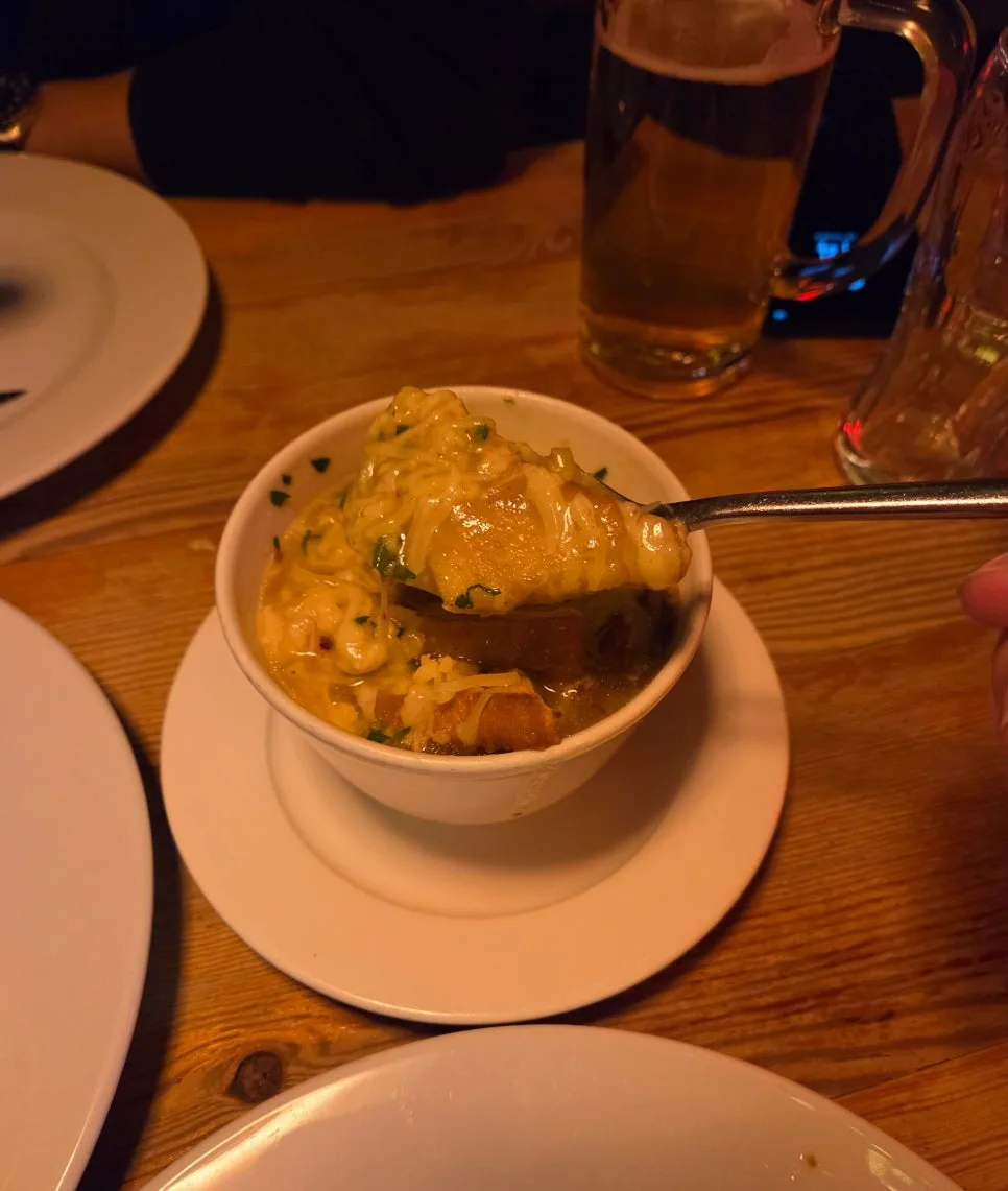 法式洋蔥湯裡的麵包