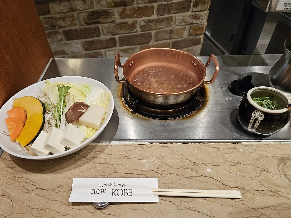 铜锅高汤和蔬菜