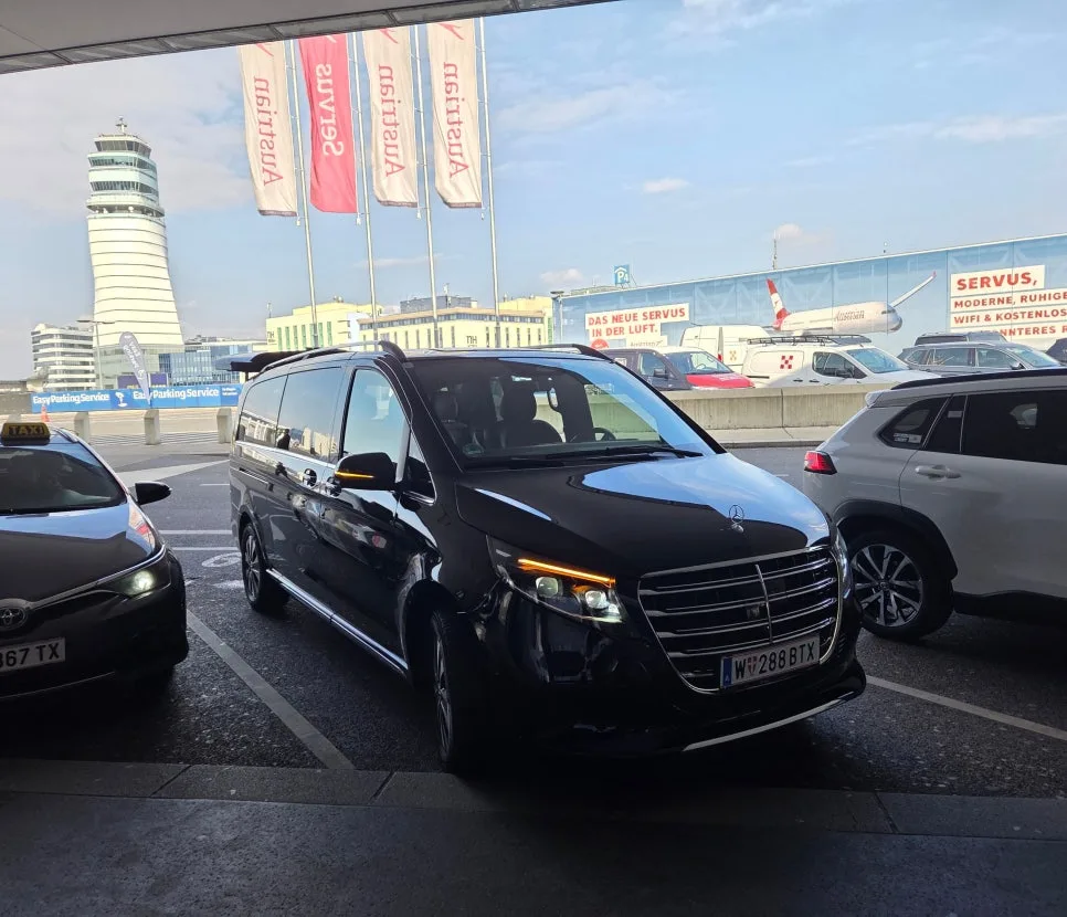 維也納機場阿聯酋航空櫃檯