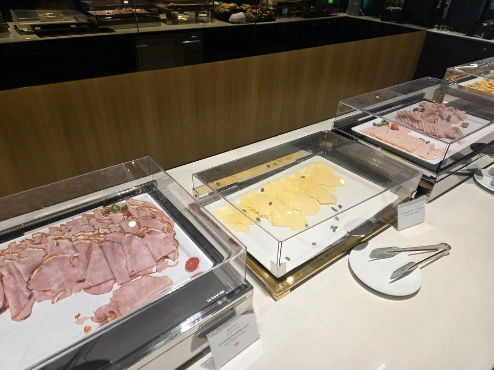 起司與冷肉拼盤區