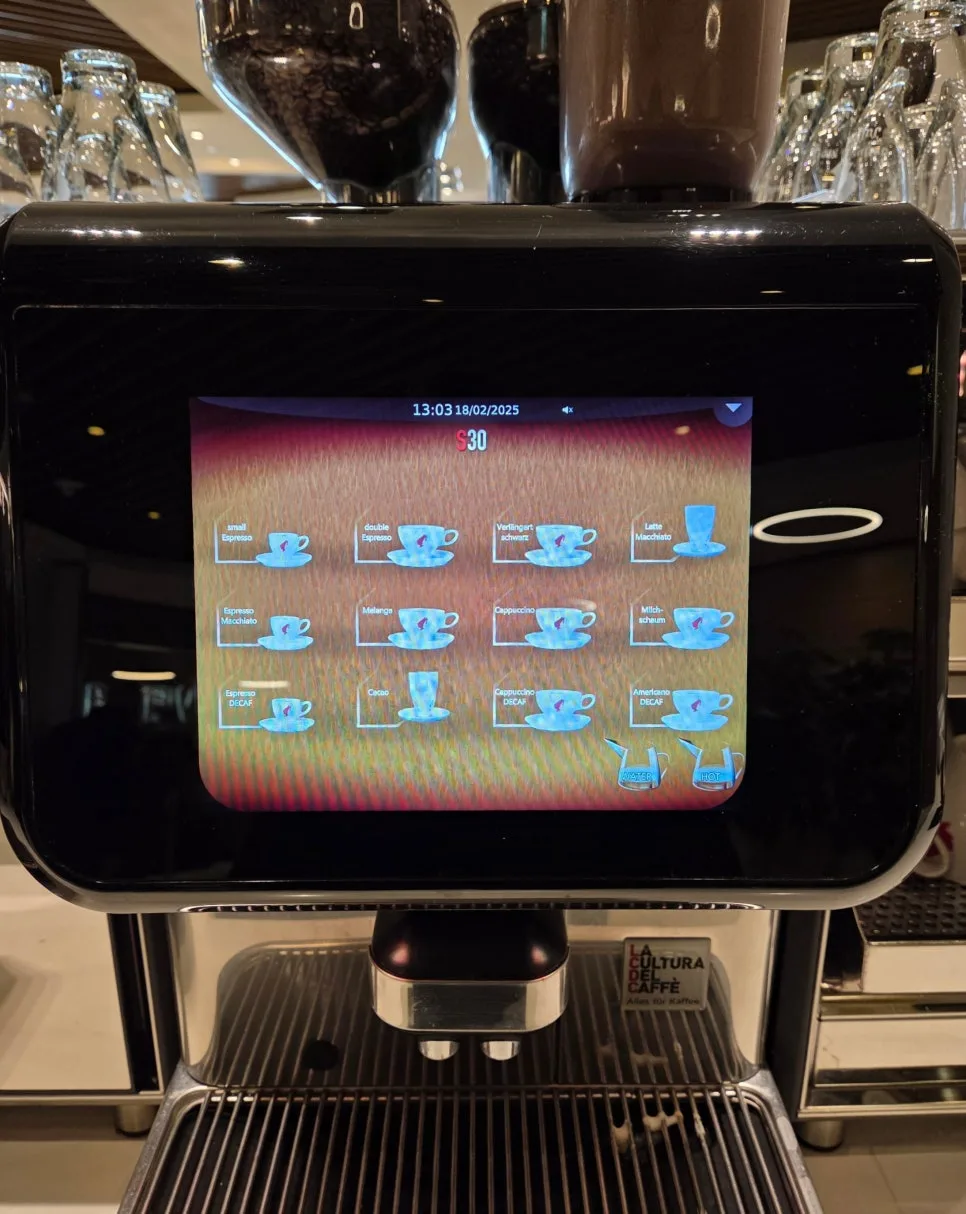 咖啡機與茶飲區