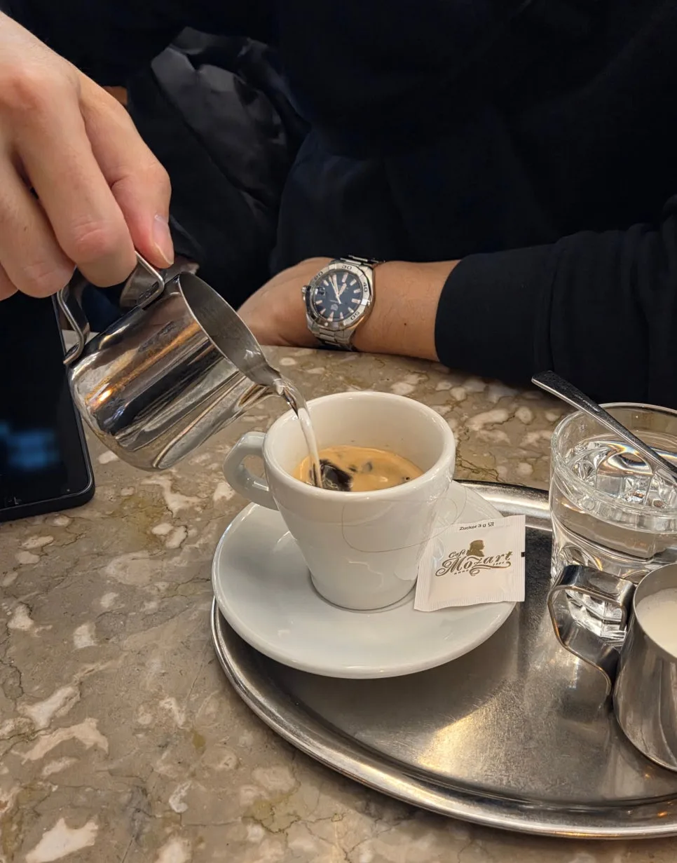 Café Mozart 咖啡上桌