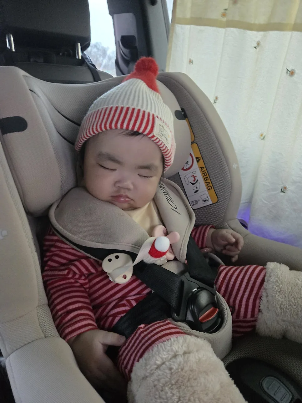 Korean Air KE727 Prestige Class at Incheon Airport with a baby