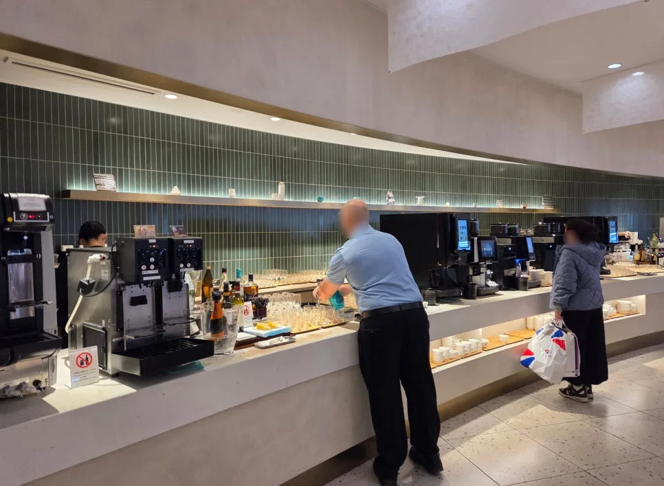 KIX Lounge Kansai 餐飲區