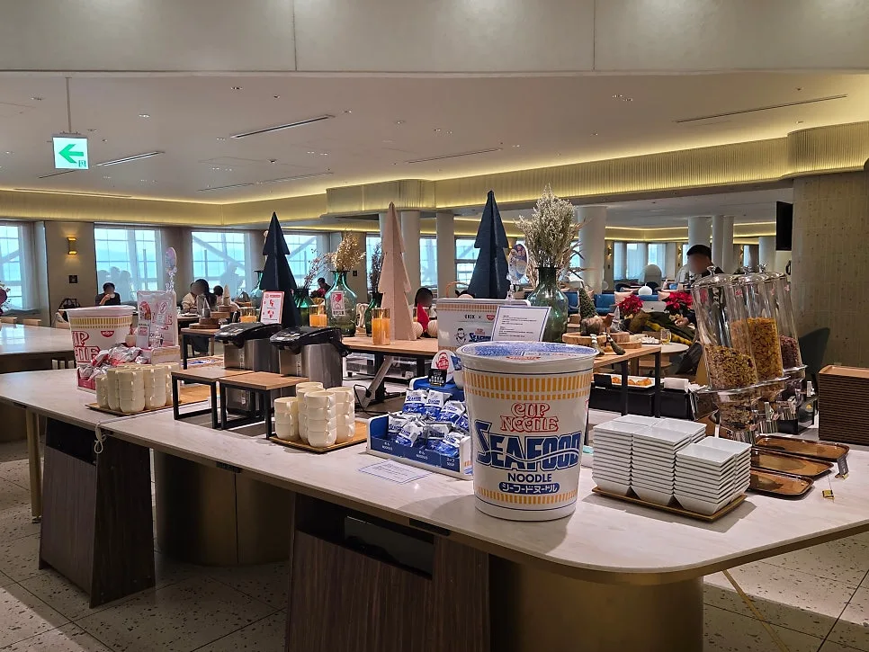 KIX Lounge Kansai 熱食區