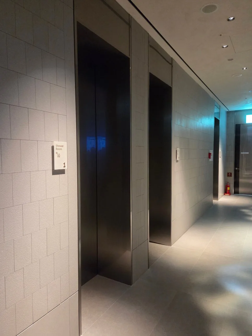 shower room hallway