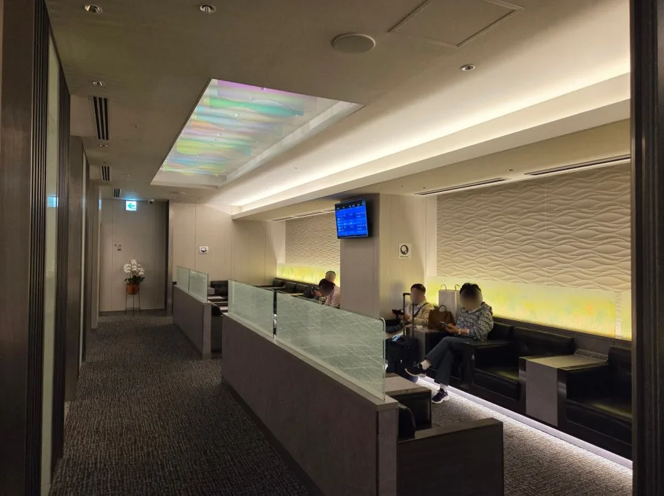 那霸機場貴賓室座位區