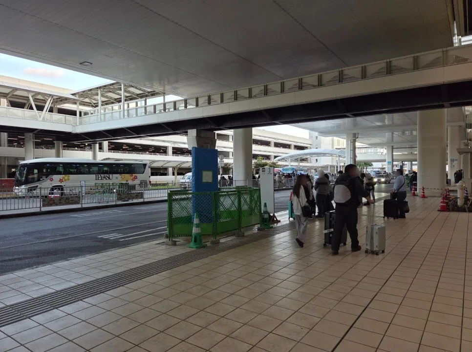 过马路去接驳点