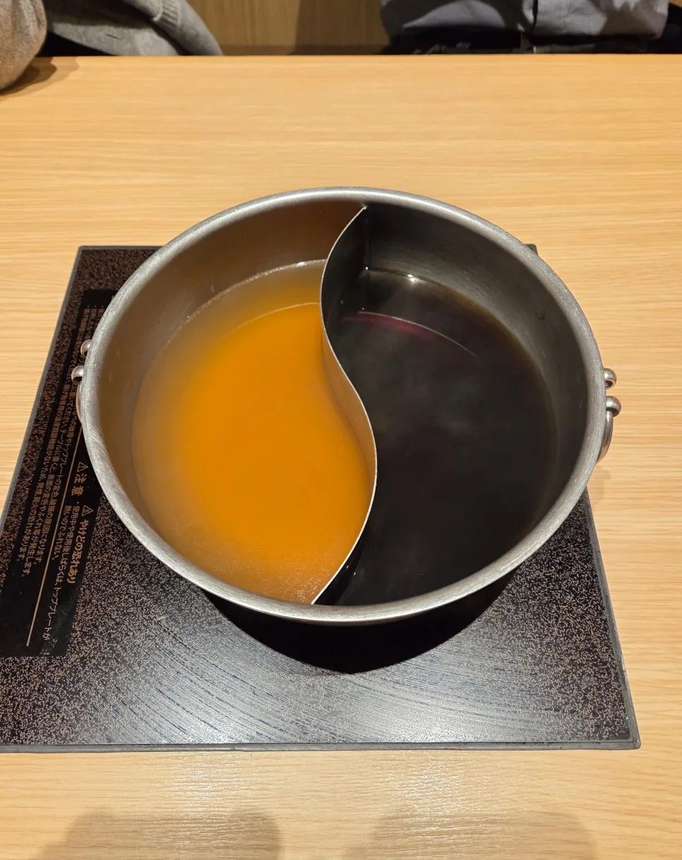 溫野菜湯底上桌